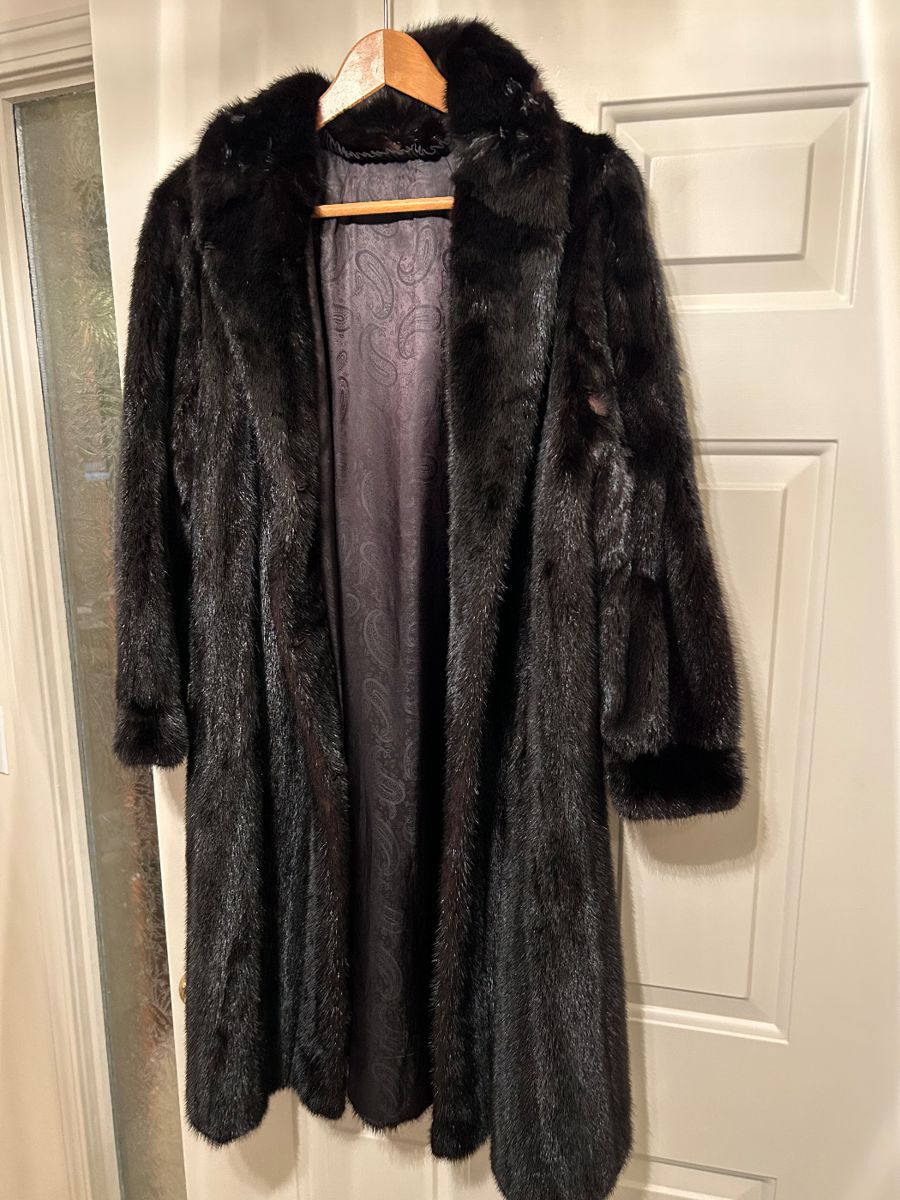 Online Estate Auction-Phase 1: Clothes, Purses,... starts on 2/17/2024