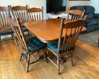 SOLID OAK TABLE AND 6 CHAIRS, 2 LEAVES