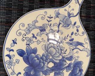 BLUE AND WHITE PORCELAIN TRIVET 