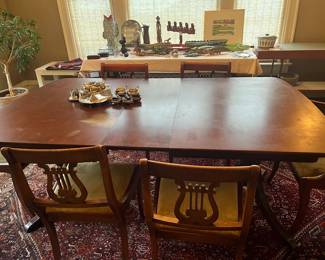 $200 Duncan Phyfe style dining table with 6 chairs and protective pads. Table has 2 additional 12 in leaves. Shown in this photo with one. Table measures as shown 72”l x 42w. x 29"h. table can extend an additional 24 or 12 inches depending