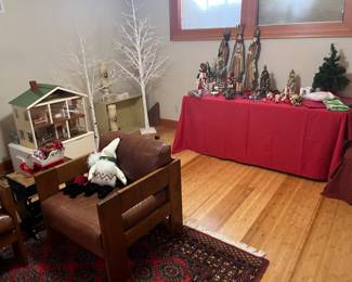 Overview of items for sale during in-person shopping hours on Friday and Saturday