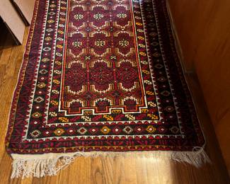 $540. Antique oriental rug. 5' x 6'6"