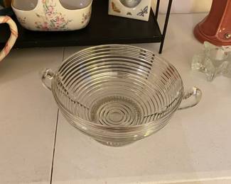 vintage Anchor Hocking Depression glass - "Manhattan" clear large fruit bowl