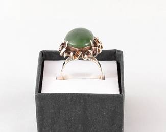 Vintage 18k Gold and Jade Ring