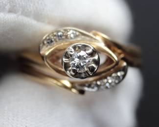 GOLD DIAMOND RING