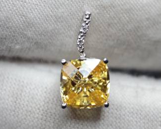 10K GOLD CZ PENDANT