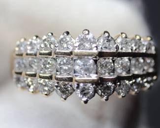 10K YELLOW GOLD DIAMOND RING