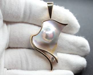 14K YELLOW GOLD BLISTER PEARL AND DIAMOND PENDANT