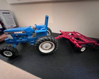 METAL, VINTAGE TRACTOR