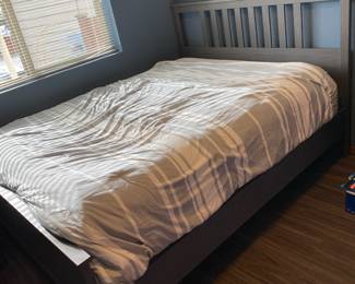 Full Size Gray Modern Bed Frame & Mattress