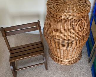 hamper has muslin lining