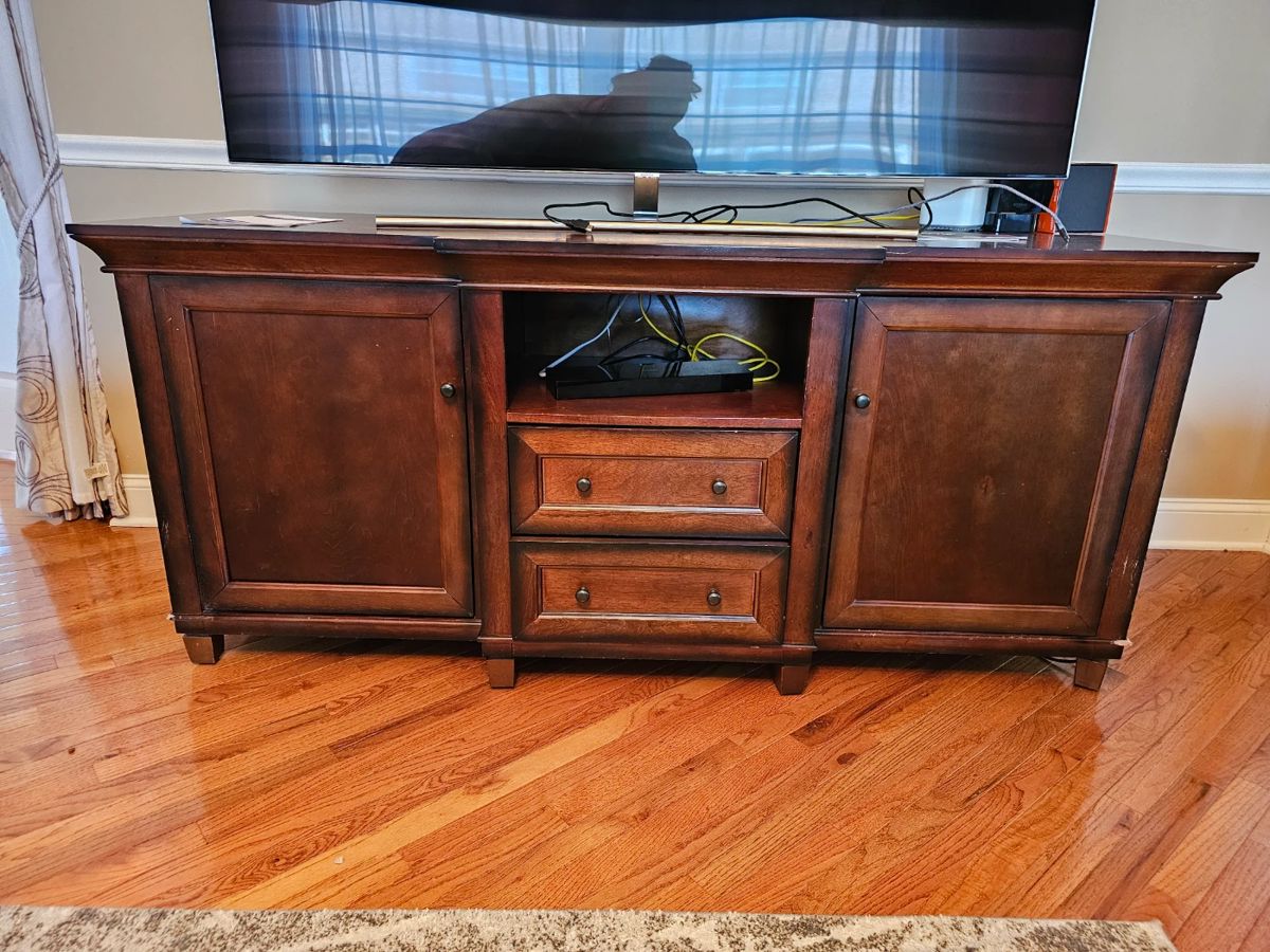 Cait's New Lenox Estate Sale 50 OFF SATURDAY! starts on 2/23/2024