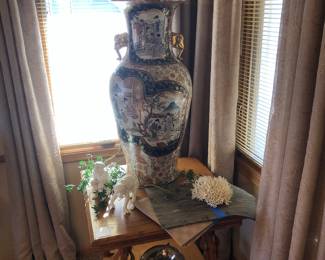 Large Oriental vase