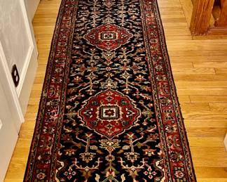 Runner (maroon, black, dark green)