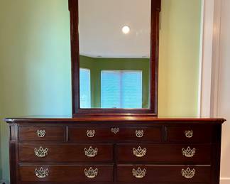 Thomasville Furniture Dresser & Mirror