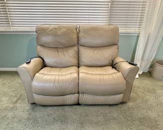 $425.00 - LaZBoy Electric Reclining Leather Loveseat. 