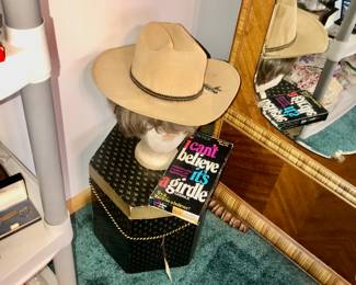 Items Located In The 3rd Bedroom (MASTER)