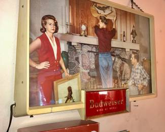 Items Located In The Living Room ~ Vintage Budweiser Beer Light
