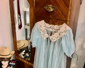 Items Located In The 3rd Bedroom (MASTER)