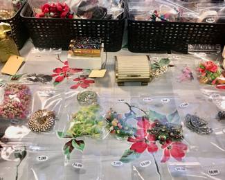 Items Located In The 3rd Bedroom (MASTER) ~ Vintage Assorted Costume Jewelry