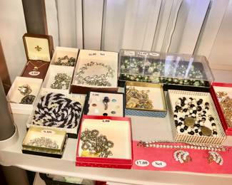 Items Located In The 3rd Bedroom (MASTER) ~ Vintage Assorted Costume Jewelry