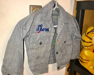 Items Located In The 2nd Bedroom~ Vintage Levis Girls Embroider Jacket