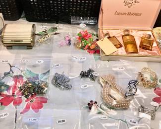 Items Located In The 3rd Bedroom (MASTER) ~ Vintage Assorted Costume Jewelry