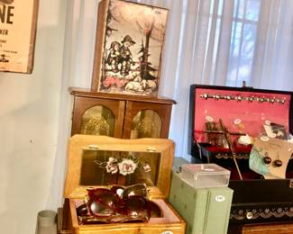 Items Located In The 3rd Bedroom (MASTER)