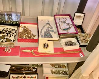 Items Located In The 3rd Bedroom (MASTER)) ~ Vintage Assorted Costume Jewelry