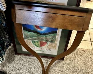 Wall mounted entry table