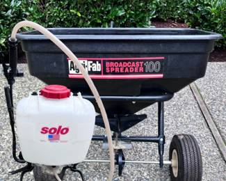 AgriFab Broadcast Spreader  SOLO Backpack Sprayer