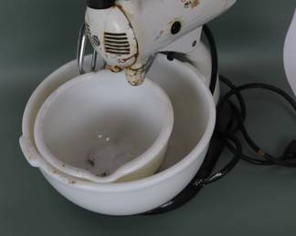 Classic 1940s Sunbeam MixMaster Stand Mixer With Original Bowls And Beaters