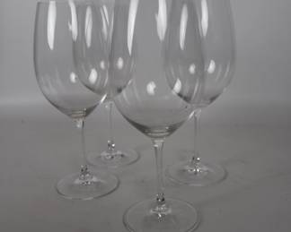Elegant Set Of 4 White Wine Glasses Pristine Condition