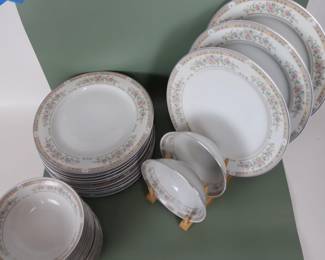 Elegant Kentfield & Sawyer Fine Porcelain Dinnerware Set