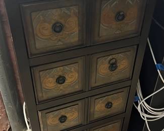 Vintage 4 drawer chest