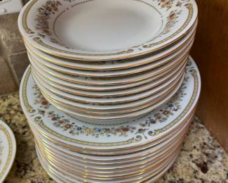 LiLing Fine China set