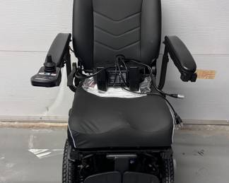 Quantum Edge 3 electric wheelchair - like new!!