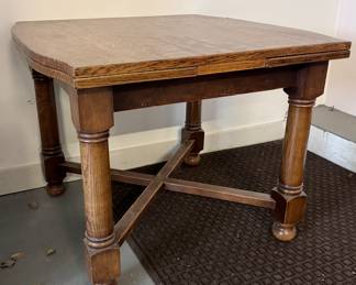 Extendable table - very nice condition