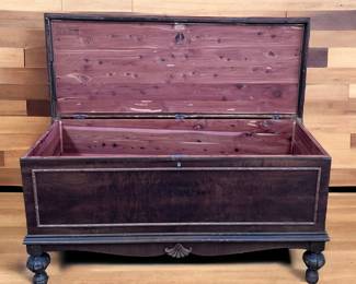 Really pretty Lane cedar chest - very nice condition