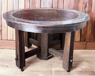 Really beautiful oak table w/4 leaves