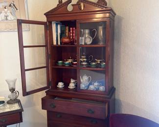 Small bedroom hutch
