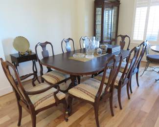 Like-new dining table, chairs, display cabinet