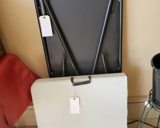 Folding tables