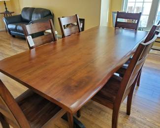 Lovely dining room table & chairs w/live edge.