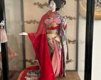 	#32	1960's Vintage Geisha multi in case 21x13x9	 $100.00 				