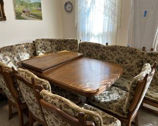 	#47	 oak table with 2 leaves, 6 chairs and curved bench seating. 62-102x39x29	 $100.00 				