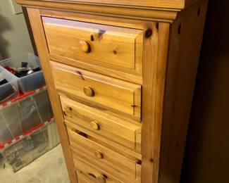 Broyhill Pine Six-Drawer Lingerie Chest w/Inlaid Top
