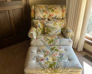 LA-Z-BOY Chair w/ ottoman