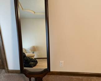 Free standing mirror