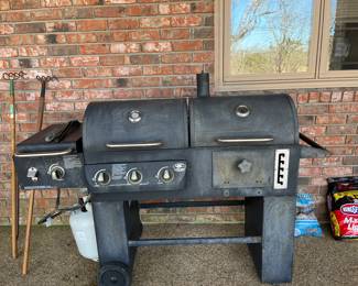 Nice grill. It’s been cleaned .